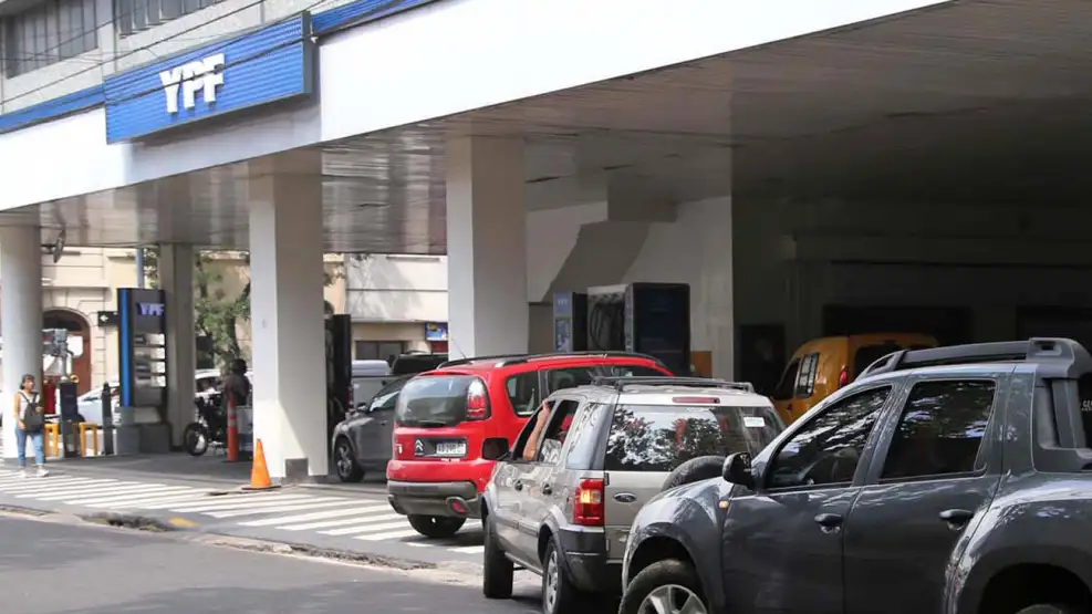 YPF vuelve a ajustar los precios: el Gobierno mueve los hilos y vos lo pagás en el surtidor
