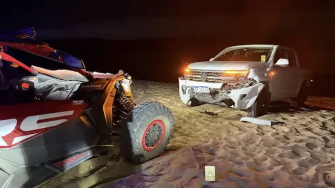 UTV y camioneta chocadas en médanos de Pinamar, metáfora de descontrol y ausencia del Estado